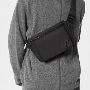 Louis Vuitton Aerogram Taekoff bag, black, good condition